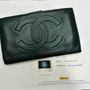 STUNNING FOREST/HUNTER GREEN CHANEL WALLET WITH COA